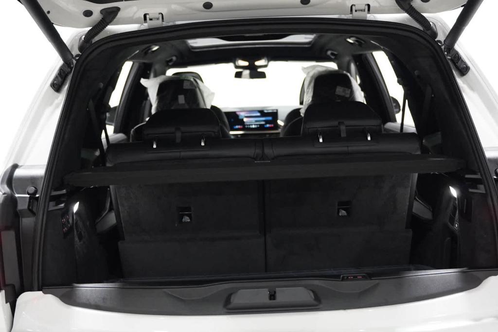 new 2025 BMW X7 car, priced at $96,030