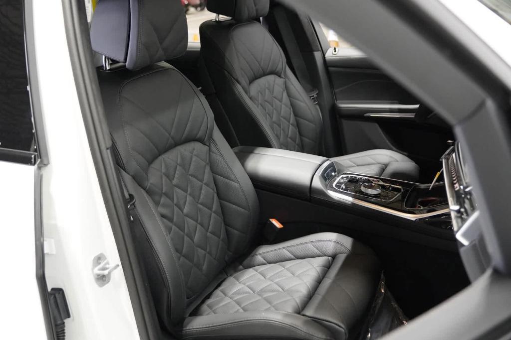 new 2025 BMW X7 car, priced at $96,030