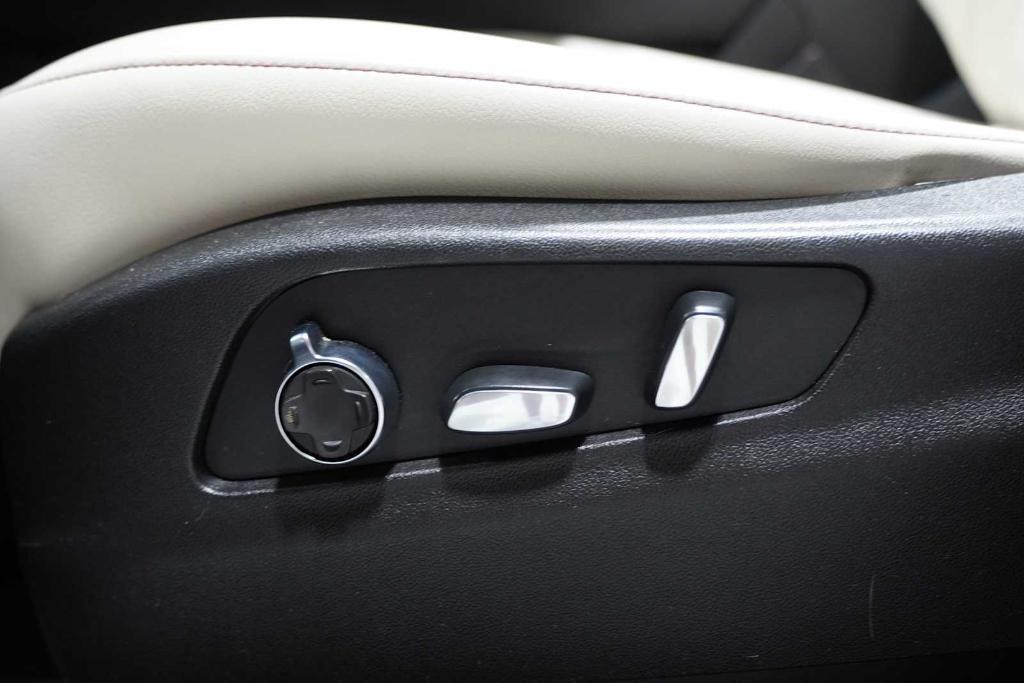 used 2020 Cadillac XT4 car, priced at $24,988