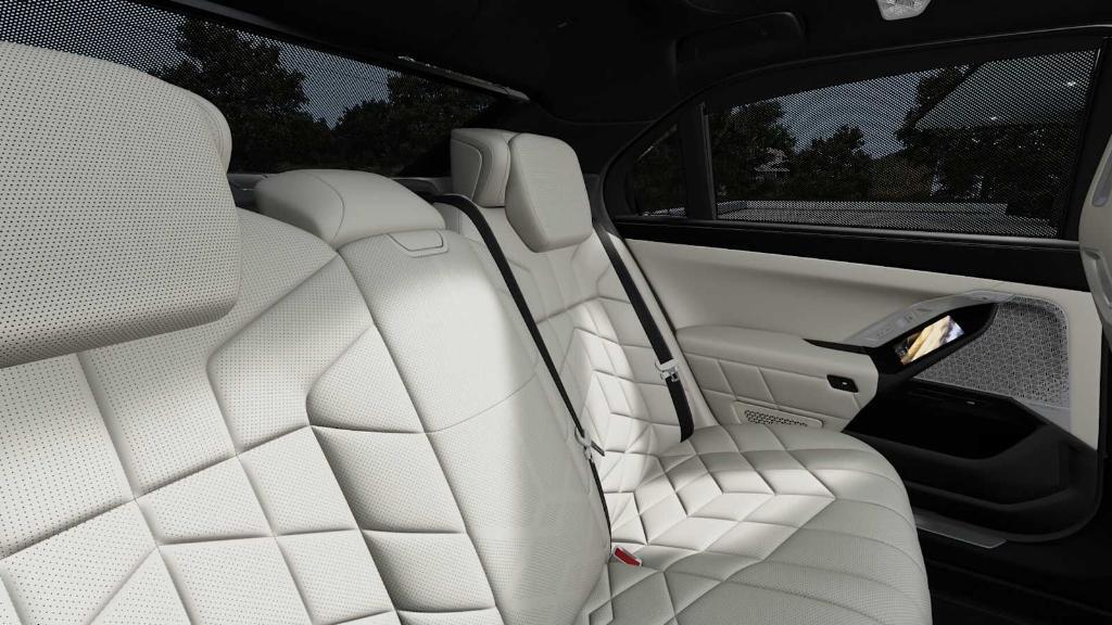 new 2025 BMW 760 car, priced at $141,730