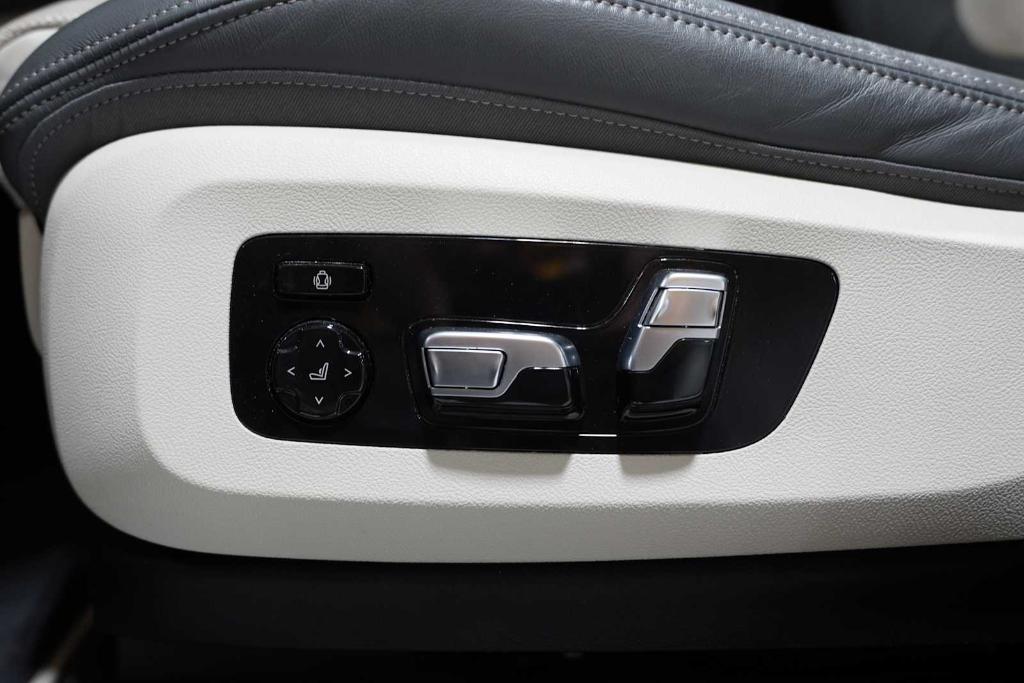 used 2024 BMW X7 car, priced at $90,988