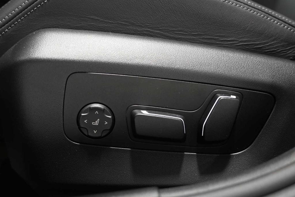 used 2025 BMW M5 car, priced at $118,997