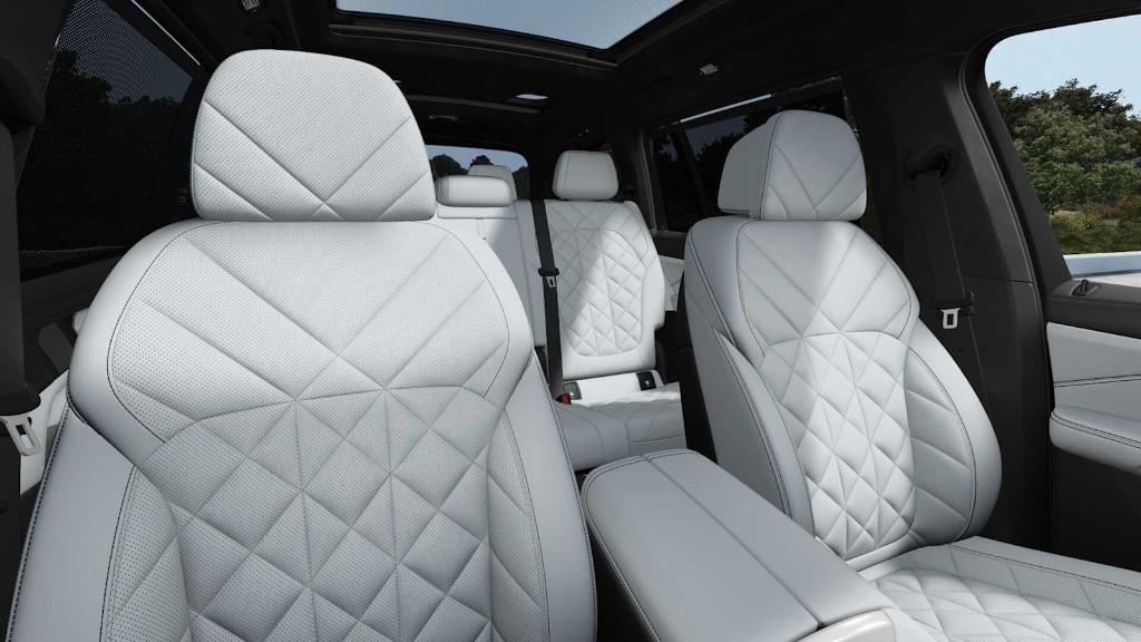 new 2026 BMW X7 car, priced at $99,035