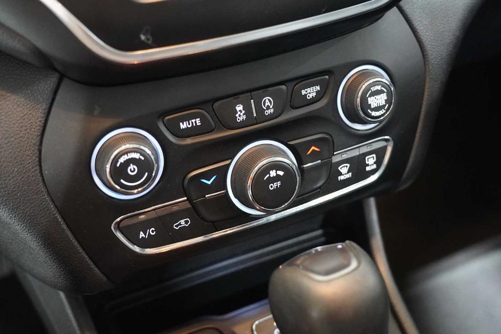 used 2019 Jeep Cherokee car, priced at $14,989