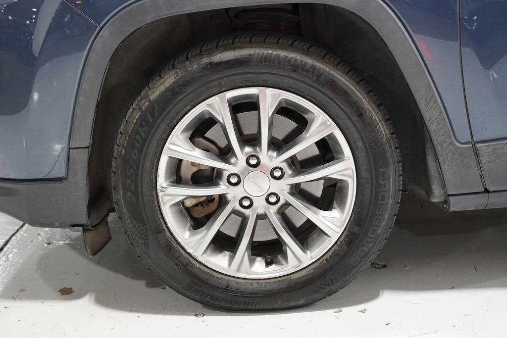 used 2019 Jeep Cherokee car, priced at $14,989