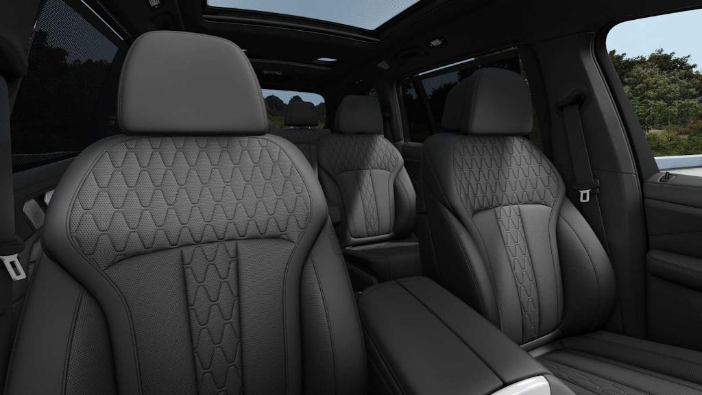 new 2026 BMW X7 car, priced at $125,575