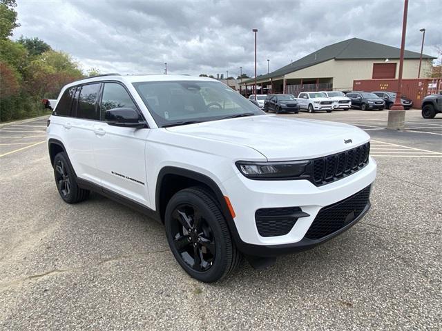 new 2024 Jeep Grand Cherokee car, priced at $40,215