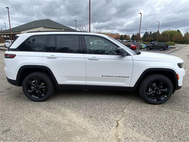 new 2024 Jeep Grand Cherokee car, priced at $39,215