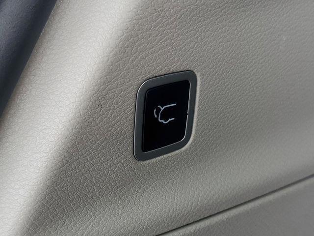 used 2022 Chrysler Pacifica car, priced at $25,590