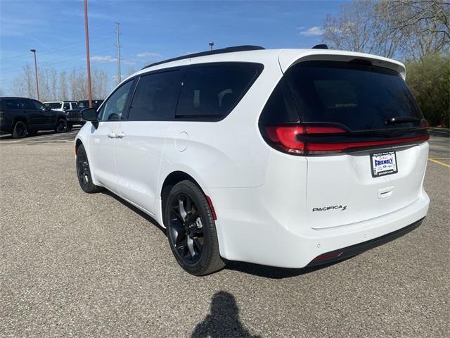 new 2024 Chrysler Pacifica car, priced at $41,062