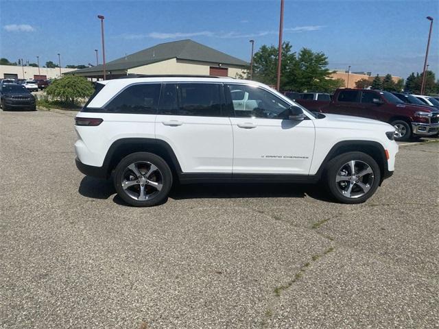 new 2024 Jeep Grand Cherokee car, priced at $42,445