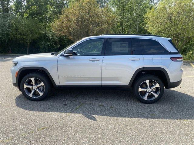 new 2024 Jeep Grand Cherokee car, priced at $41,954