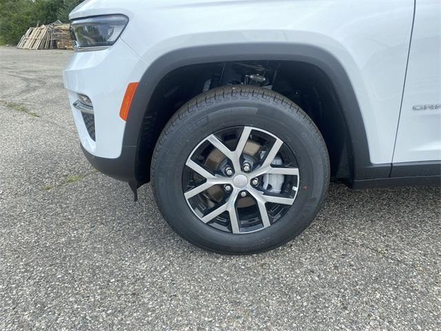 new 2024 Jeep Grand Cherokee car, priced at $40,200