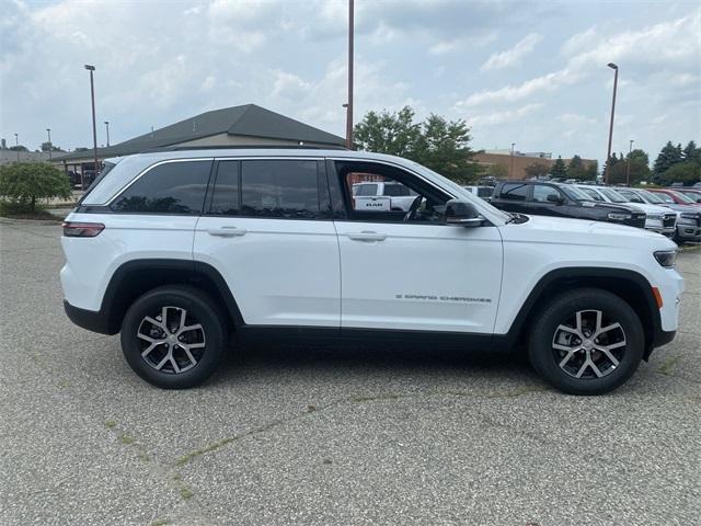 new 2024 Jeep Grand Cherokee car, priced at $40,200