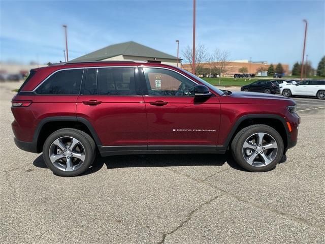 new 2024 Jeep Grand Cherokee car, priced at $47,704