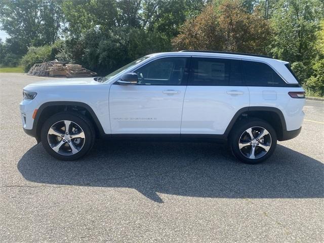 new 2024 Jeep Grand Cherokee car, priced at $42,445