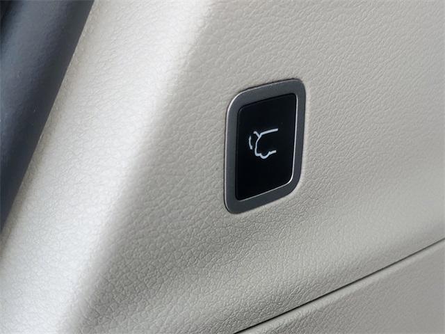 used 2023 Chrysler Pacifica car, priced at $24,790