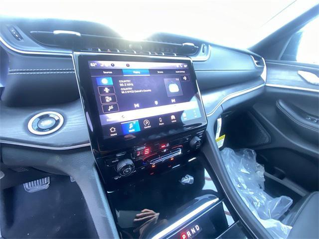 new 2025 Jeep Grand Cherokee car, priced at $43,355