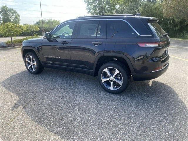 new 2024 Jeep Grand Cherokee car, priced at $42,454