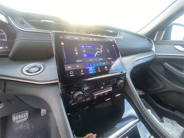 new 2025 Jeep Grand Cherokee car, priced at $38,241