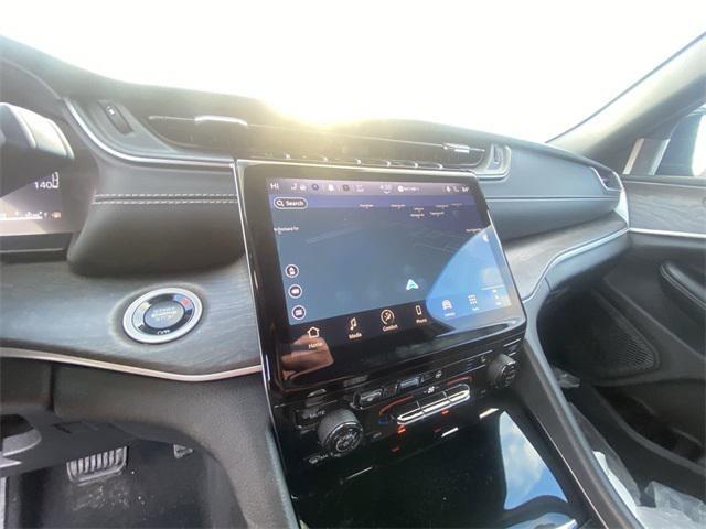 new 2025 Jeep Grand Cherokee car, priced at $38,241