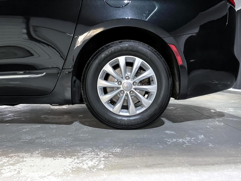 used 2018 Chrysler Pacifica car, priced at $15,995