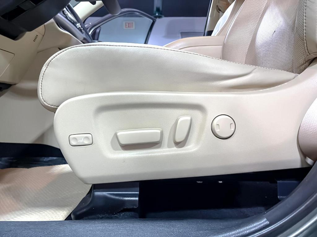 used 2015 Toyota Highlander Hybrid car, priced at $18,995