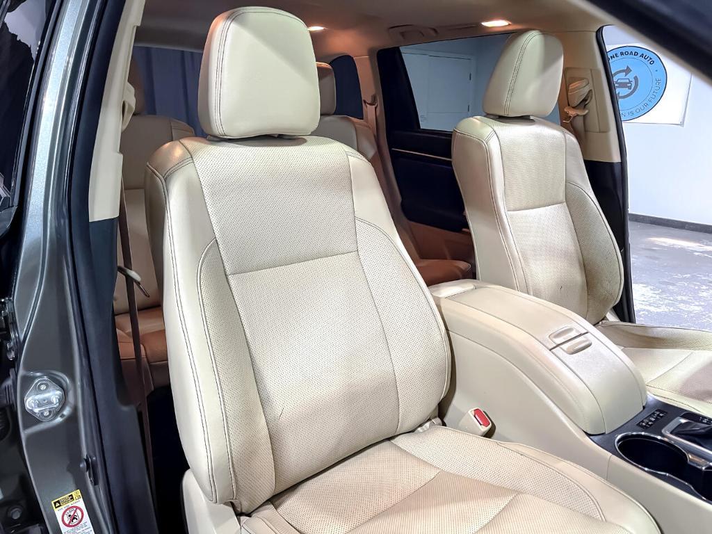 used 2015 Toyota Highlander Hybrid car, priced at $18,995