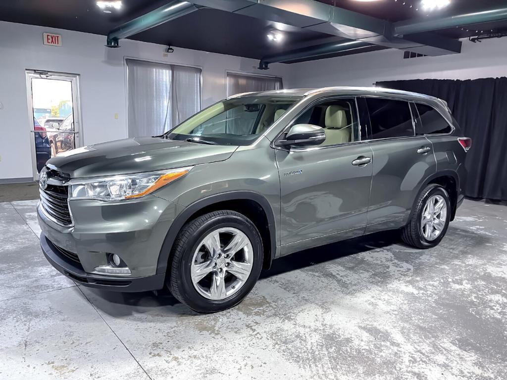 used 2015 Toyota Highlander Hybrid car, priced at $18,995