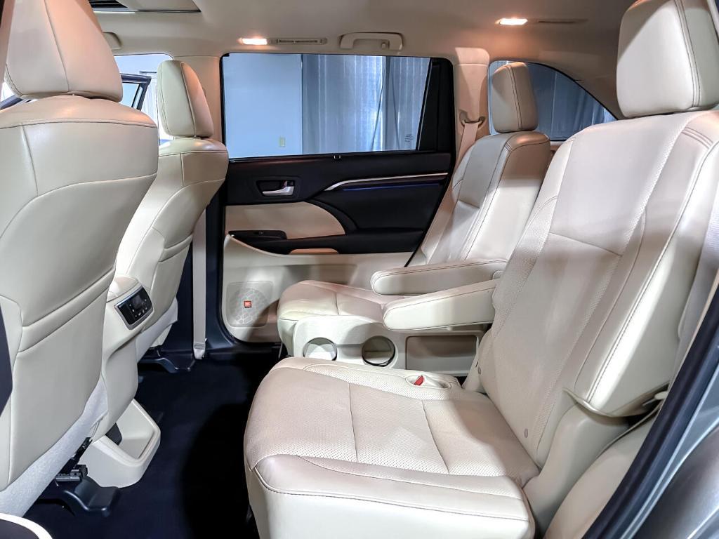 used 2015 Toyota Highlander Hybrid car, priced at $18,995