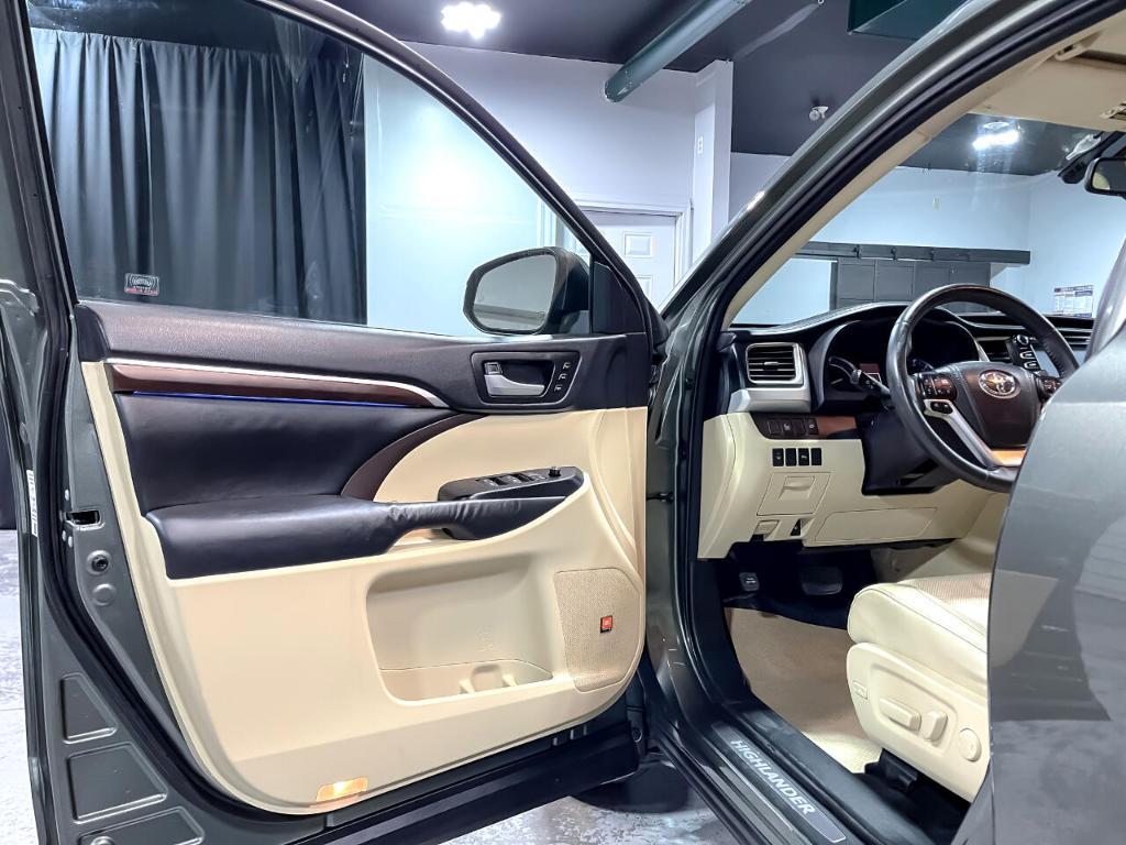 used 2015 Toyota Highlander Hybrid car, priced at $18,995