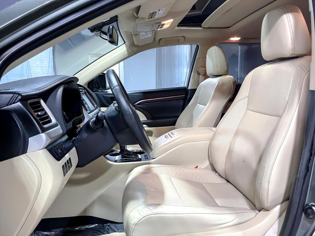 used 2015 Toyota Highlander Hybrid car, priced at $18,995