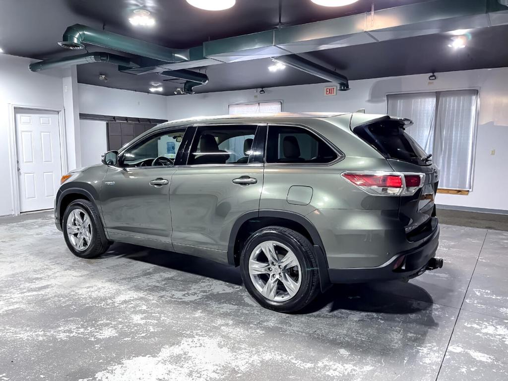 used 2015 Toyota Highlander Hybrid car, priced at $18,995