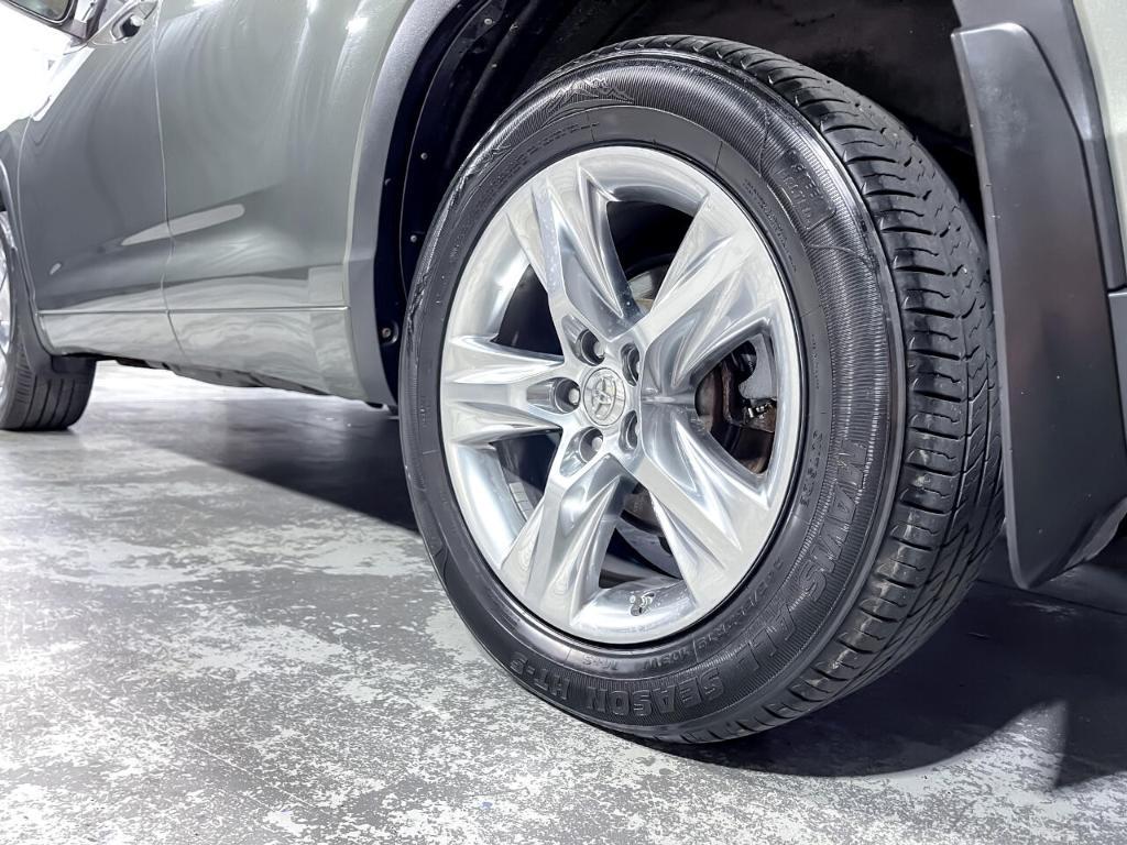 used 2015 Toyota Highlander Hybrid car, priced at $18,995