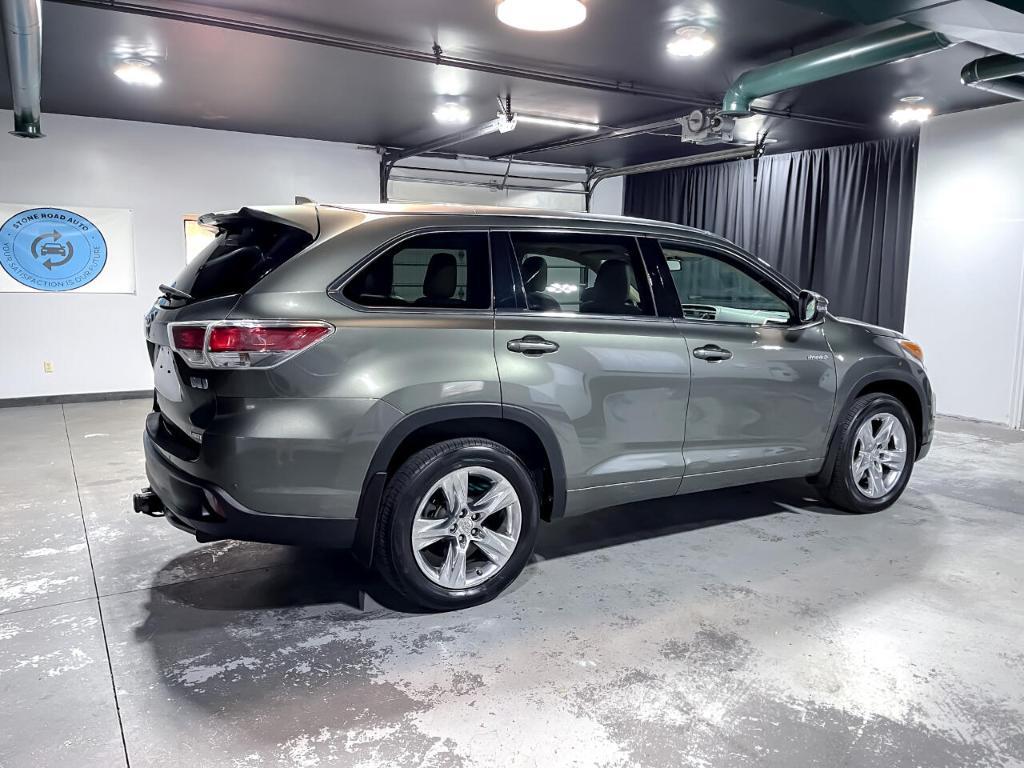 used 2015 Toyota Highlander Hybrid car, priced at $18,995