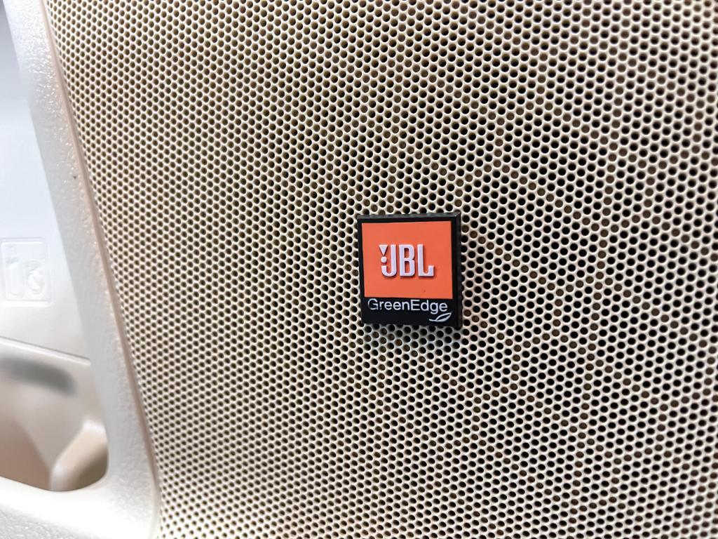 used 2015 Toyota Highlander Hybrid car, priced at $18,995