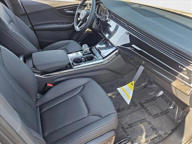new 2025 Audi Q7 car, priced at $70,670