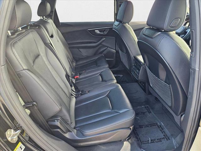 new 2025 Audi Q7 car, priced at $67,470