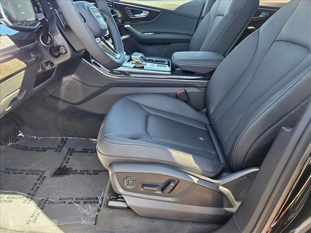 new 2025 Audi Q7 car, priced at $71,685