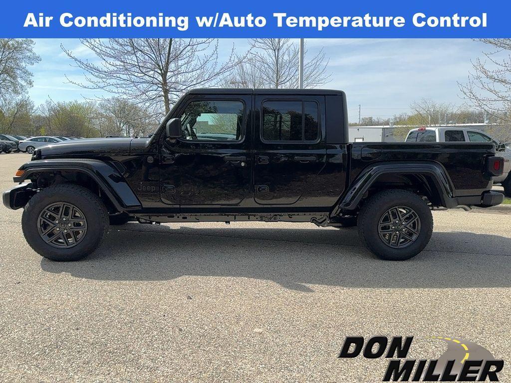 new 2024 Jeep Gladiator car, priced at $45,034