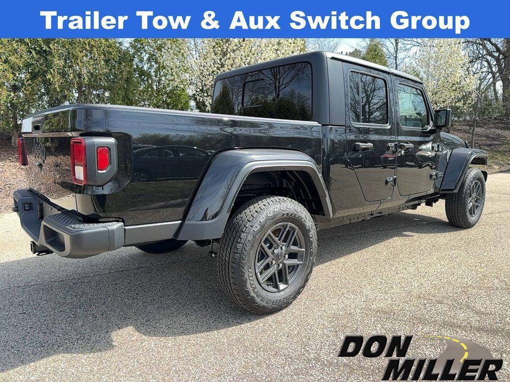 new 2024 Jeep Gladiator car, priced at $45,034