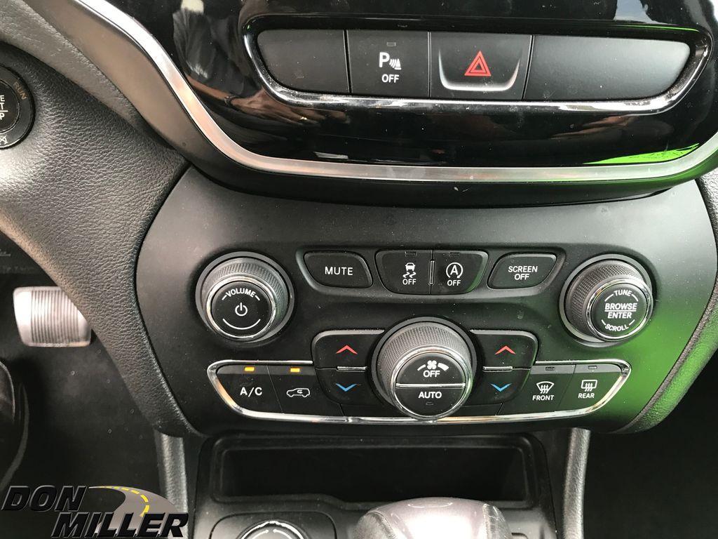 used 2020 Jeep Cherokee car, priced at $17,231