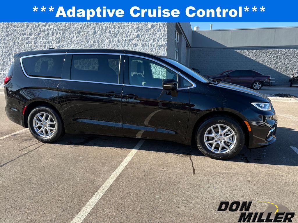 new 2025 Chrysler Pacifica car, priced at $40,283