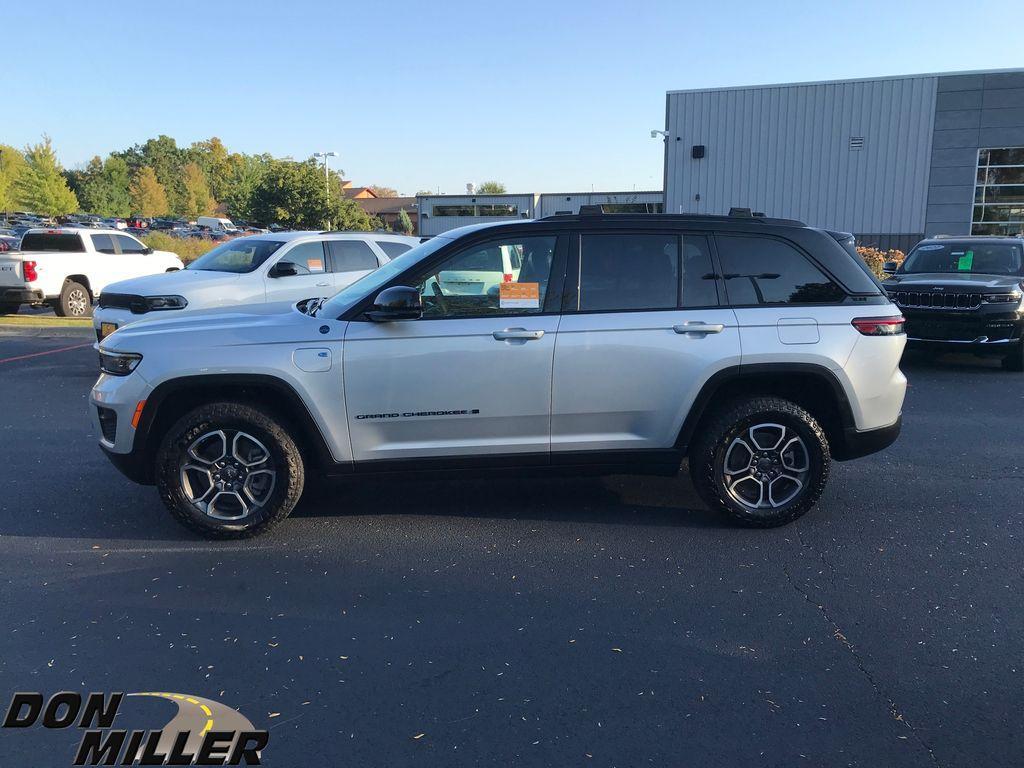 used 2022 Jeep Grand Cherokee 4xe car, priced at $31,437
