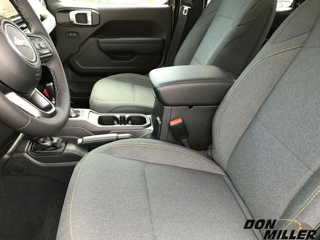 new 2025 Jeep Gladiator car, priced at $43,049