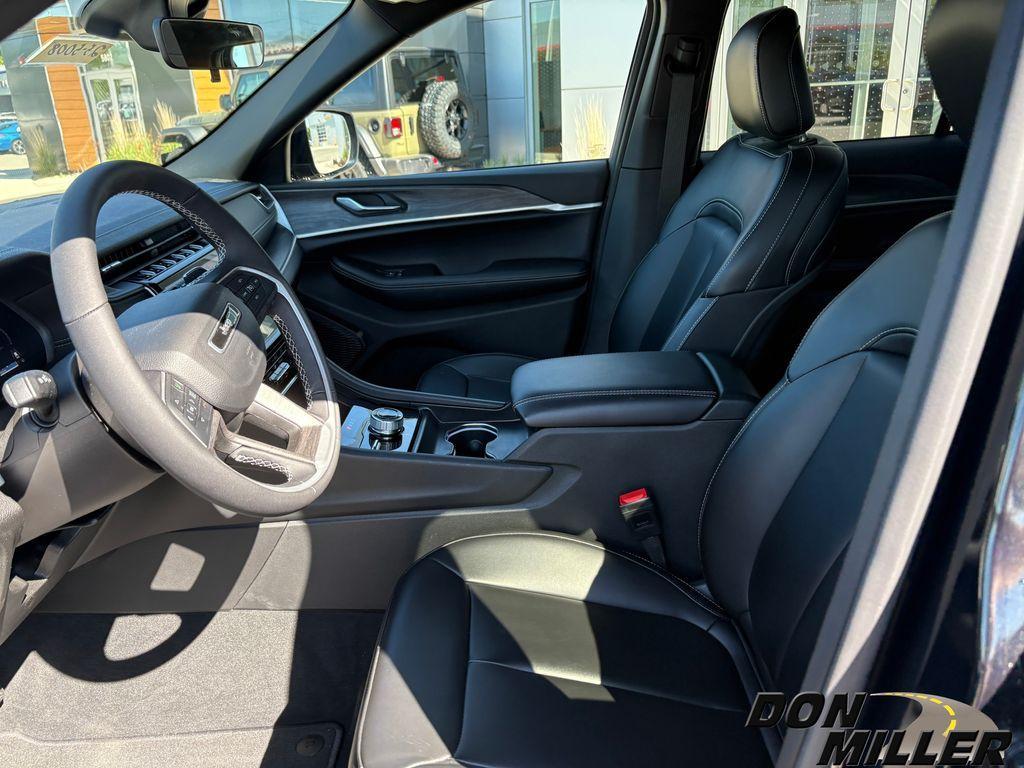 new 2025 Jeep Grand Cherokee car, priced at $42,482