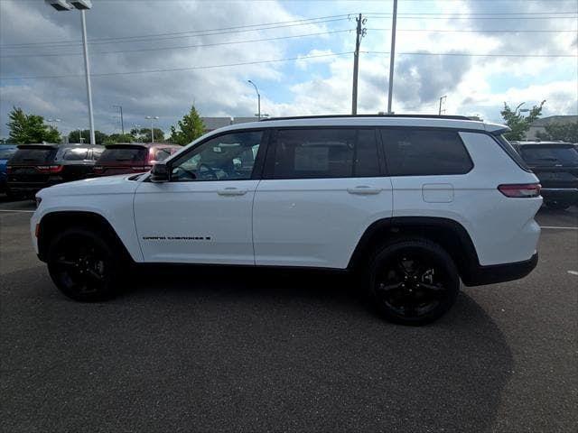 new 2024 Jeep Grand Cherokee L car, priced at $45,212