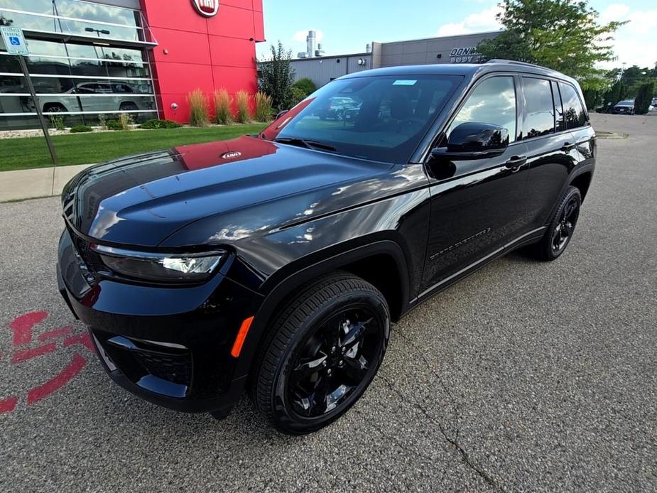 new 2024 Jeep Grand Cherokee car, priced at $50,597