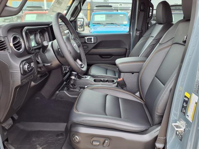 new 2025 Jeep Gladiator car, priced at $42,505