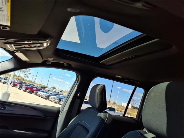 new 2025 Jeep Grand Cherokee car, priced at $37,953